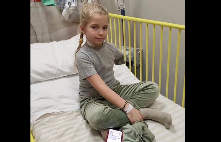 FOTO | „Sper că nu au vrut să mă rănească și că a fost un accident”. Cuvintele sfâșietoare ale unei copile de 9 ani din Ucraina, care și-a pierdut un braț după ce a fost împușcată de ruși