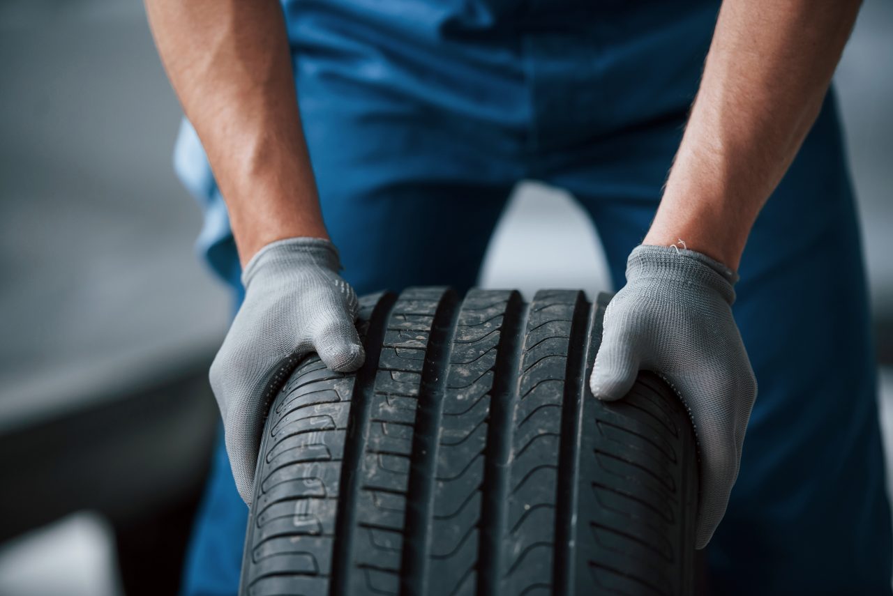 „Eu, dacă am BMW, sunt obligat să pun anvelope de iarnă?”. Ce au răspuns oficialii RAR