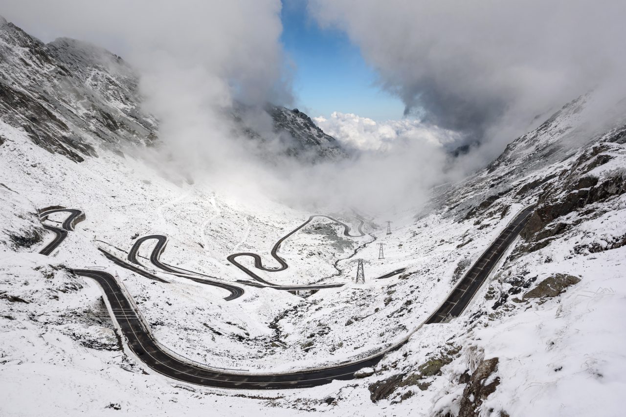CNAIR ar putea REDESCHIDE temporar circulația pe Transfăgărășan și Transalpina, dacă vremea va permite