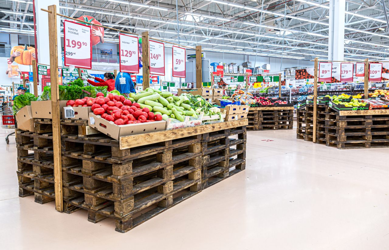 Alimentele de bază vor fi raționalizate în Rusia. Supermarketurile vor limita cantitățile pe care le pot cumpăra cetățenii