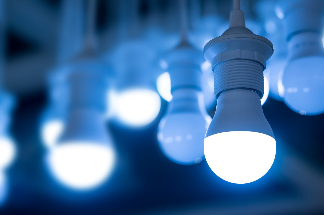 Aparatul electrocasnic care consumă într-o oră cât 44 de becuri LED. Toți românii îl au în casă și în folosesc zilnic