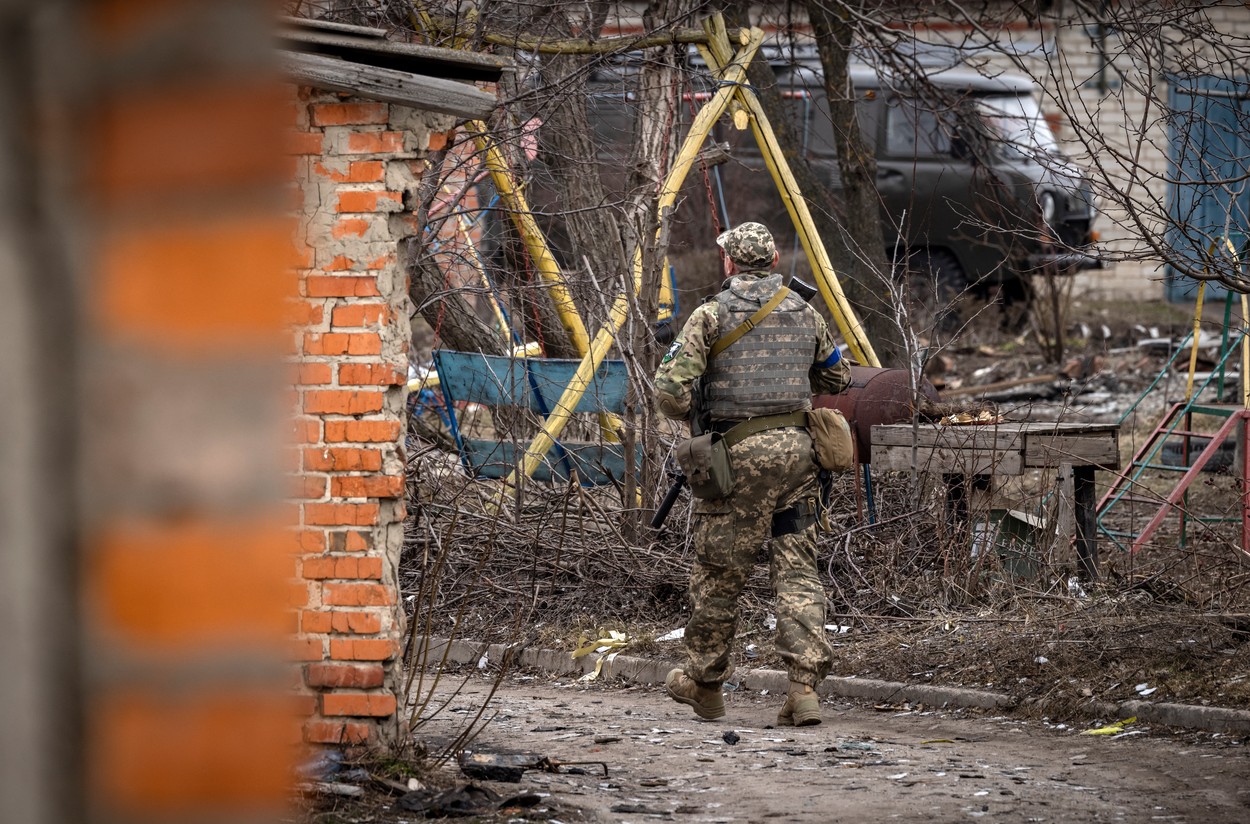 Soldat rus despre „pulsul” armatei lui Putin: „Mamă, comandantul bateriei mele s-a împușcat în picior pentru a ieși de aici, chiar la început!”