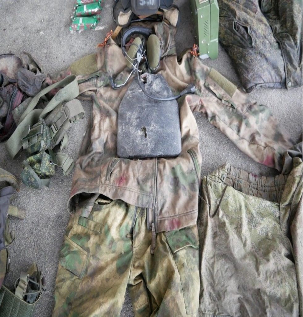 Agenția ucraineană de prevenire a corupției îi „mulțumește” ministrului rus al Apărării pentru corupția din armată: Veste antiglonț din carton și „camuflaj” albastru fosforescent (GALERIE FOTO)