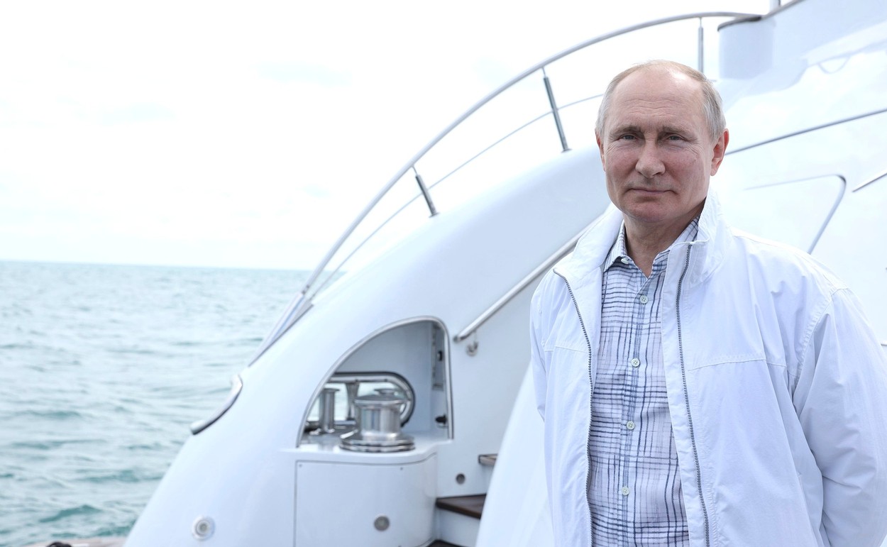 Un superiaht misterios, în valoare de 700 de milioane de dolari, este blocat într-un port toscan. „Toată lumea îl numește iahtul lui Putin, dar nimeni nu știe al cui este”