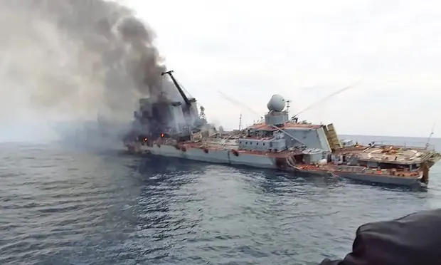 VIDEO| „Idiotule! Ce naiba faci?” Prima filmare cu perla marinei militare ruseşti înainte de scufundare
