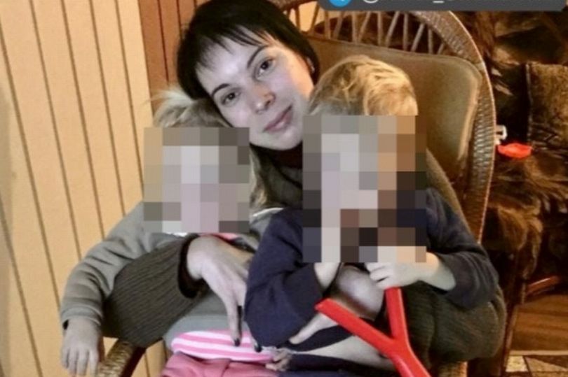 O mamă din Ucraina a fost răpită şi violată în mod repetat, înainte să fie ucisă de ceceni. Vecinii, ameninţaţi cu mitraliere de soldați