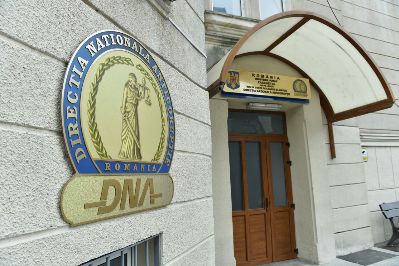 Șefa Oficiului Național pentru Achiziții Centralizate, urmărită penal de DNA, pentru achiziții de măști la prețuri supraevaluate, în pandemie