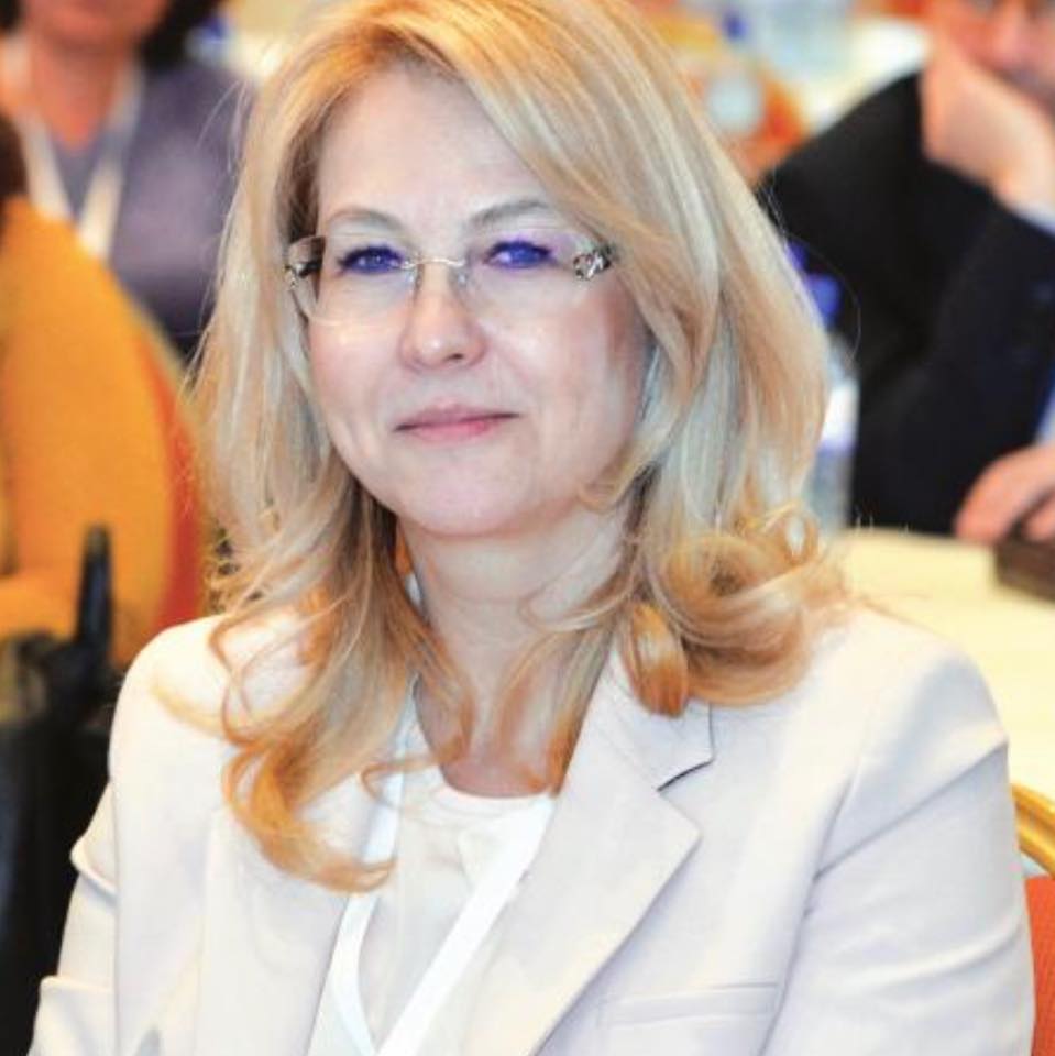 EXCLUSIV  Dr. Alina Tănase, director medical al Institutului Clinic Fundeni, despre terapiile celulare revoluționare: „Putem, la ora actuală, să modificăm celule și să le administrăm să învingă cancerul. Am ajuns, cumva foarte aproape, de visul oricărui medic…”