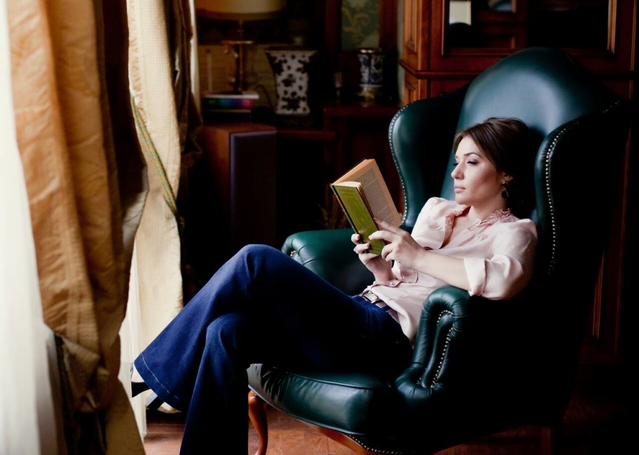 Floriana Jucan, despre cărți și plăcerea de a citi: ”Biblioteca era un Univers în care călătoream”