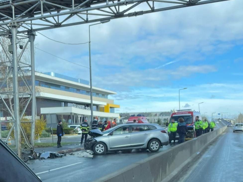 Accident cumplit în Ilfov. O femeie a murit, după ce soțul ei a intrat cu mașina într-o pasarelă