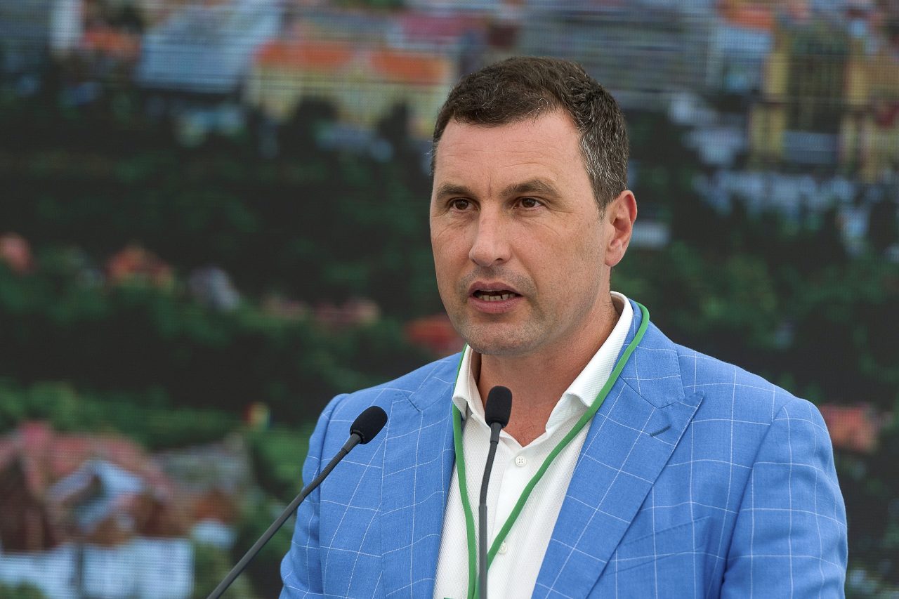 Ministrul Mediului, Tanczos Barna, despre ursul văzut într-o pădure de lângă București: „Nu avem motiv să intervenim, cât timp nu reprezintă un pericol pentru oameni sau bunuri”