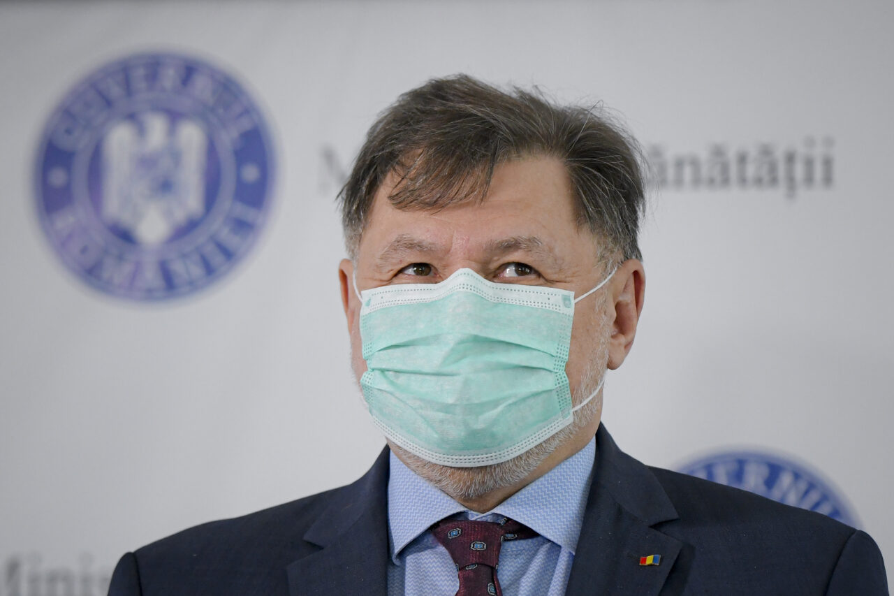 România este obligată să primească în continuare doze de vaccin anti-COVID, deși două milioane de doze deja livrate au expirat. Cum explică Alexandru Rafila situația
