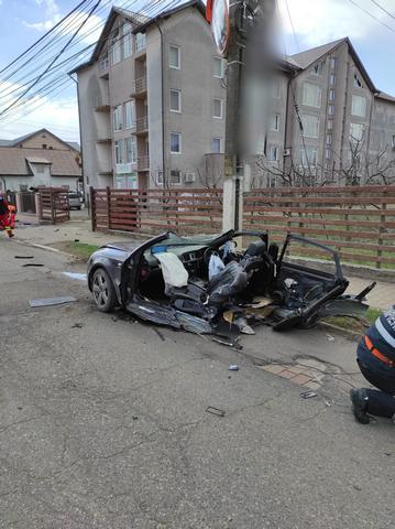 Bolid rupt în două în Rădăuți, după un impact devastator. Un elev de 18 ani a murit pe loc