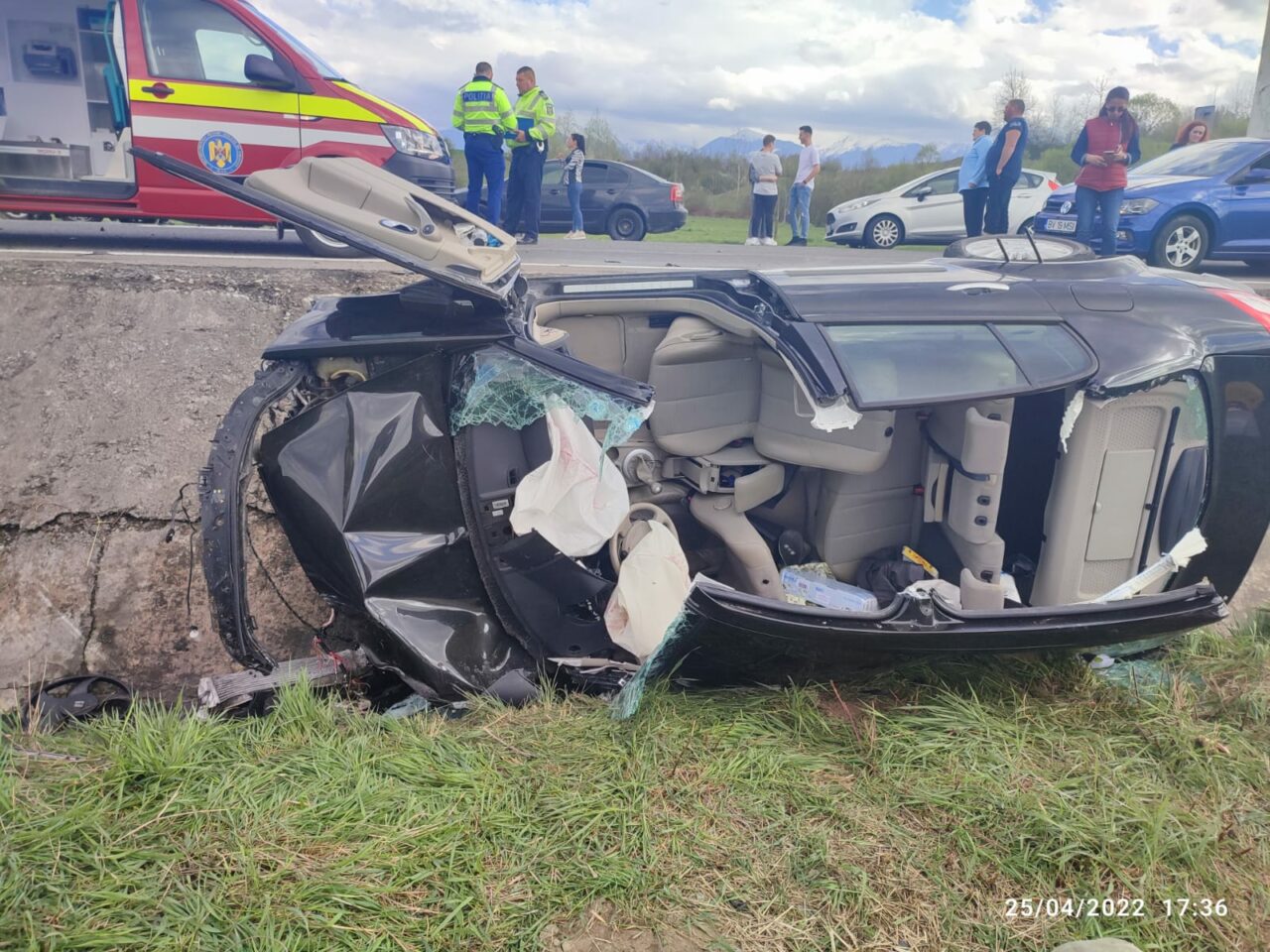 Accident rutier soldat cu doi morți, pe DN 1. Două mașini s-au ciocnit