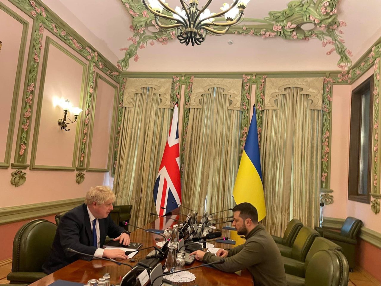 Premierul britanic Boris Johnson, vizită-surpriză la Kiev. Ce va discuta cu Volodimir Zelenski