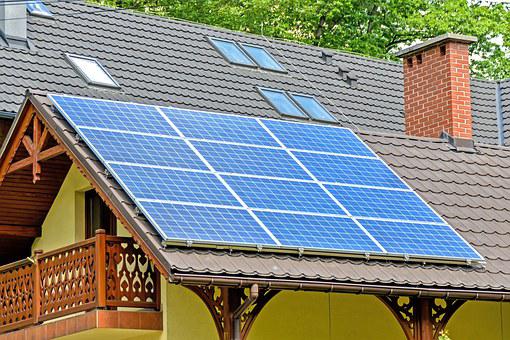 Câți lei te costă să îți pui panouri solare on-grid. Pot produce curent electric pentru un apartament întreg