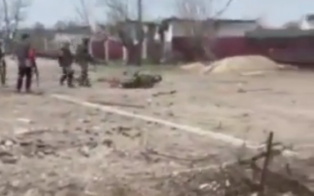 Clipa în care un militar din batalionul cecen este împuşcat după ce arma i-a căzut din mână (VIDEO)