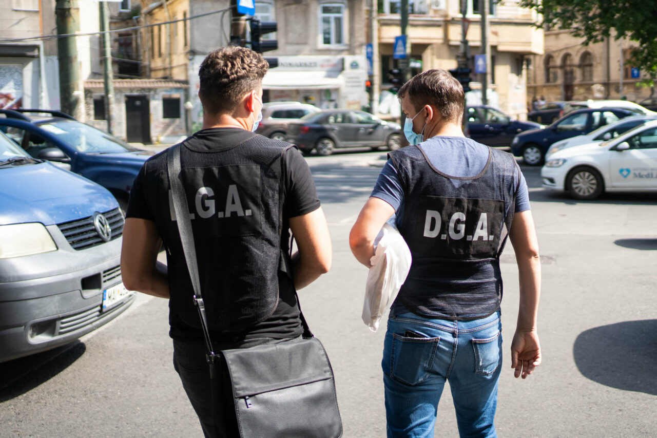 EXCLUSIV | Șefii de la Permise și Înmatriculări, anchetați după ce și-ar fi aranjat propriile examene auto. Ofițerii DGA au ridicat documente