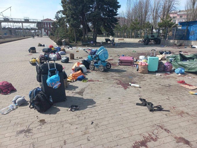 Bilanțul victimelor în urma atacului cu rachete din gara Kramatorsk a crescut la 50 de morți, potrivit guvernatorului militar regional