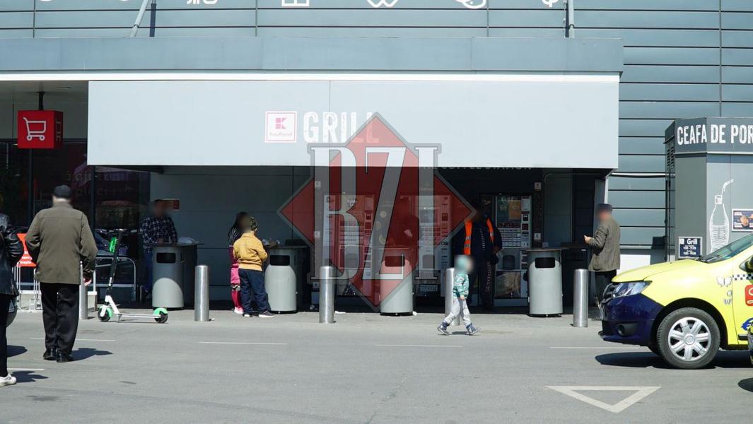 Un client a zăcut mort în fața unui hipermarketuri din Iași, timp de două ore, fără ca nimeni să sune la 112