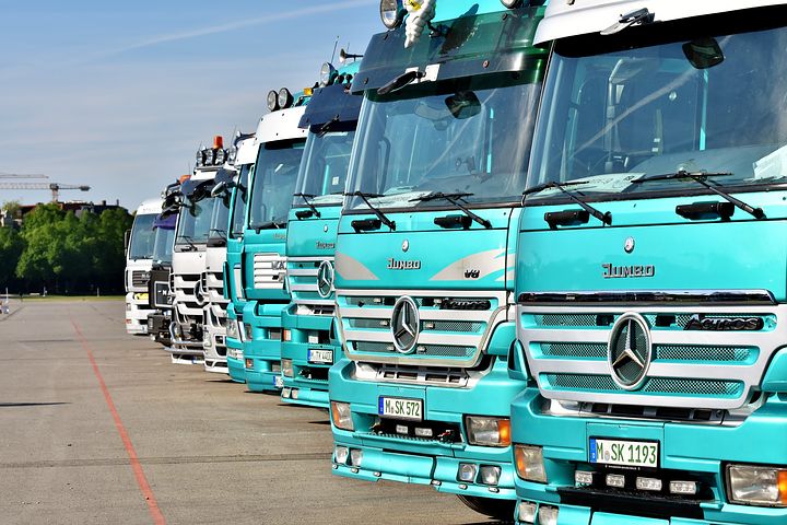 Aglomerație în vamă! Camioanele aşteaptă 500 de minute pentru ieşirea din ţară la Siret