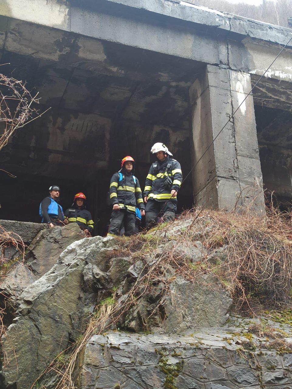 Un bărbat a murit după ce barca în care se afla, la un concurs de rafting pe râul Jiu, s-a răsturnat. Trei bărci cu 21 de persoane au fost implicate
