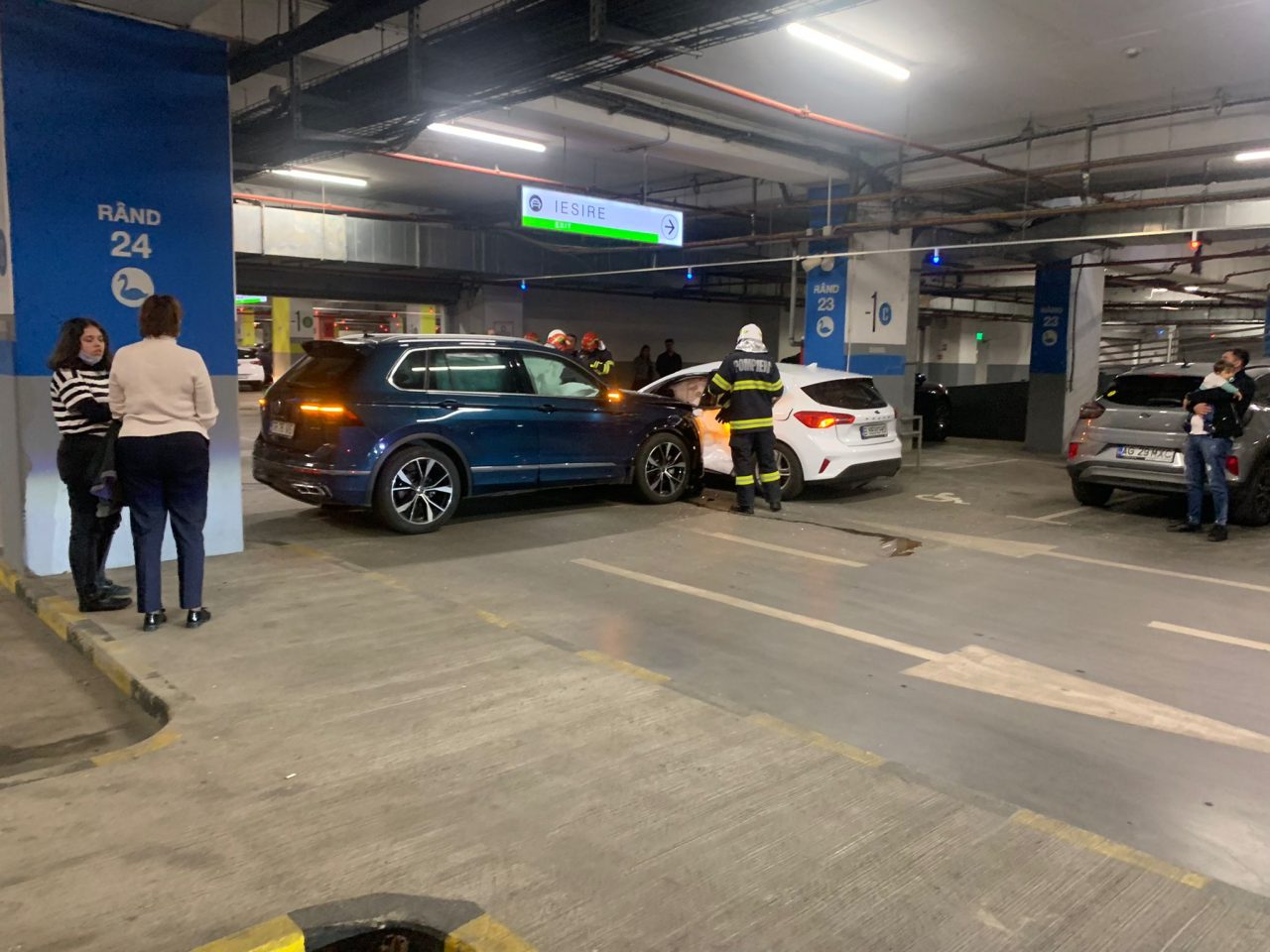 Accident grav în parcarea subterană a unui mall din București. Ce au descoperit pompierii veniți în ajutor
