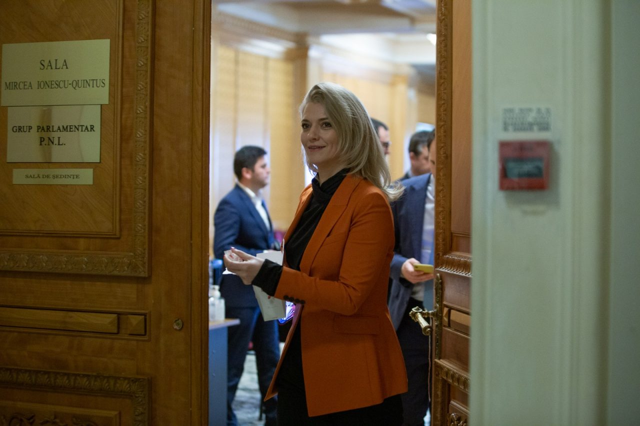 Alina Gorghiu, vicepreședinte PNL, se așteaptă ca Nicolae Ciucă să-şi depună candidatura pentru preşedinţia partidului. „Sigur că o susţin”
