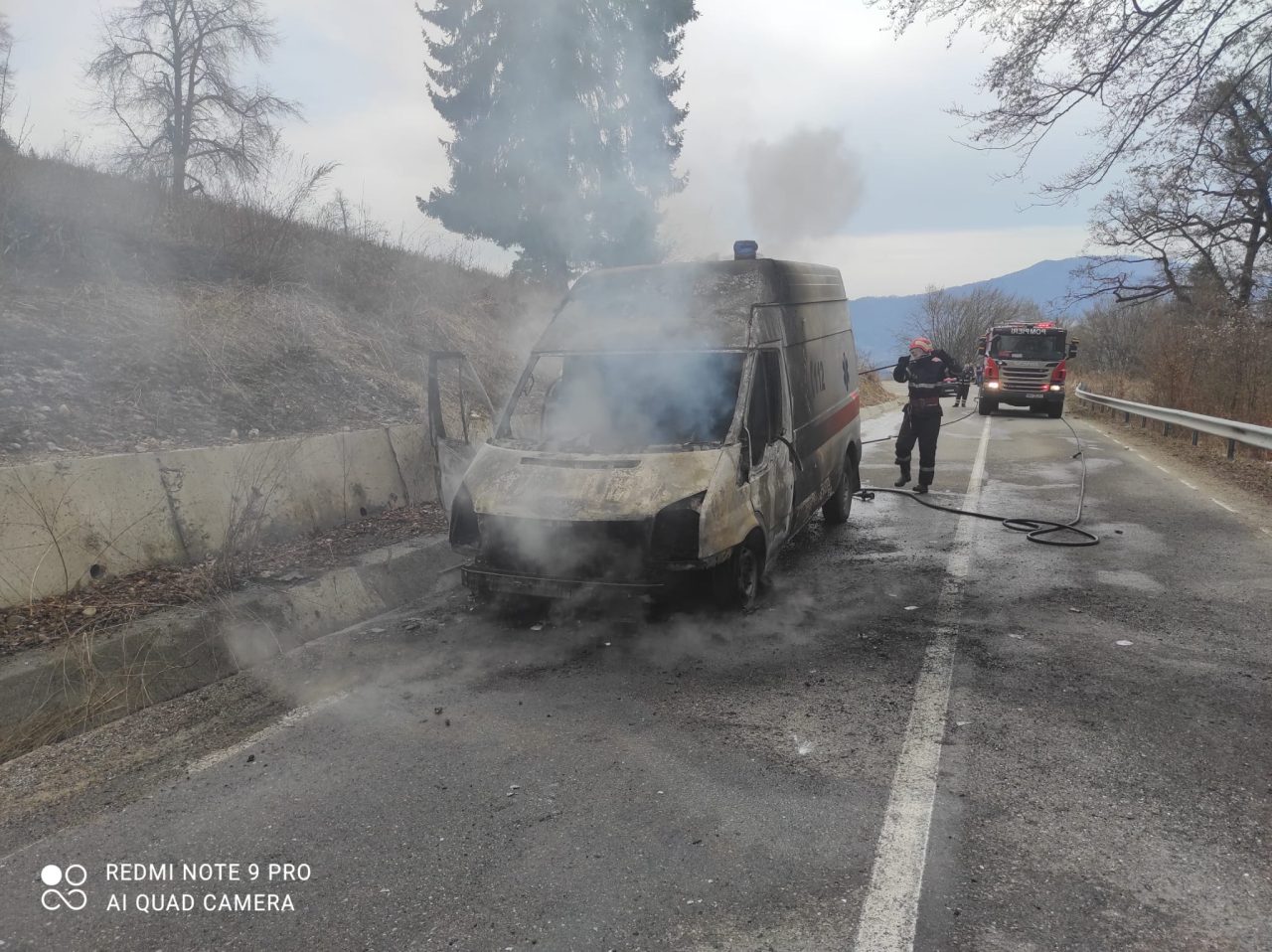 FOTO | Au început să ia foc și ambulanțele. De ce ars în mers o salvare de la SAJ Neamț