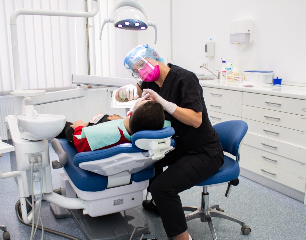 De ce merg românii la dentist? Care sunt cele mai solicitate servicii stomatologice
