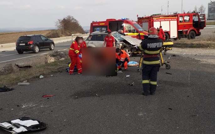VIDEO | Un șofer în vârstă de 73 de ani a murit într-un grav accident rutier, produs pe un drum din județul Cluj