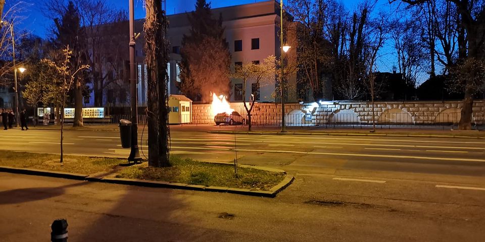 Atentat la Ambasada Rusiei la București. Un bărbat a murit după ce a intrat cu mașina în gardul reprezentanței diplomatice