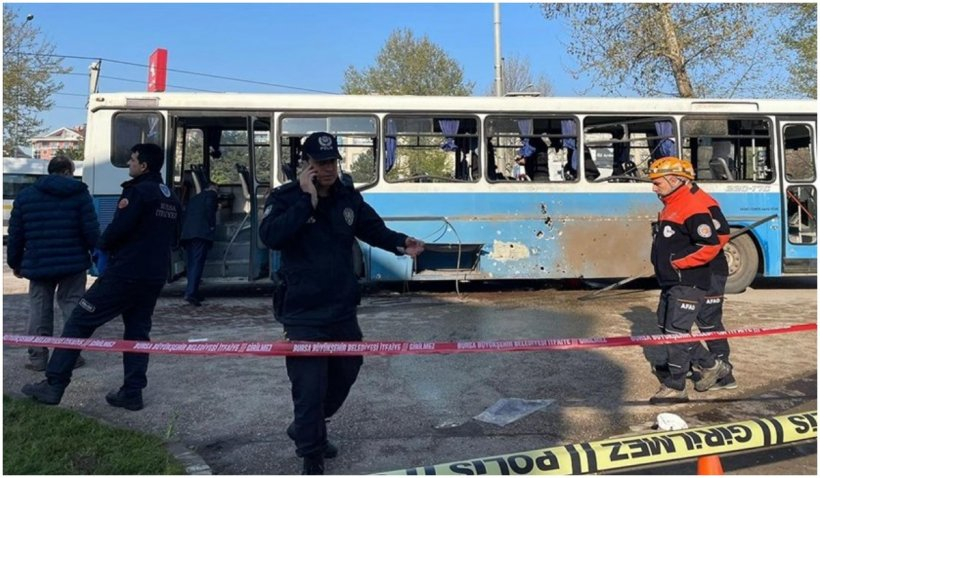 VIDEO | Atentat în Turcia. Un autobuz a fost aruncat în aer: Un mort și 30 de răniți