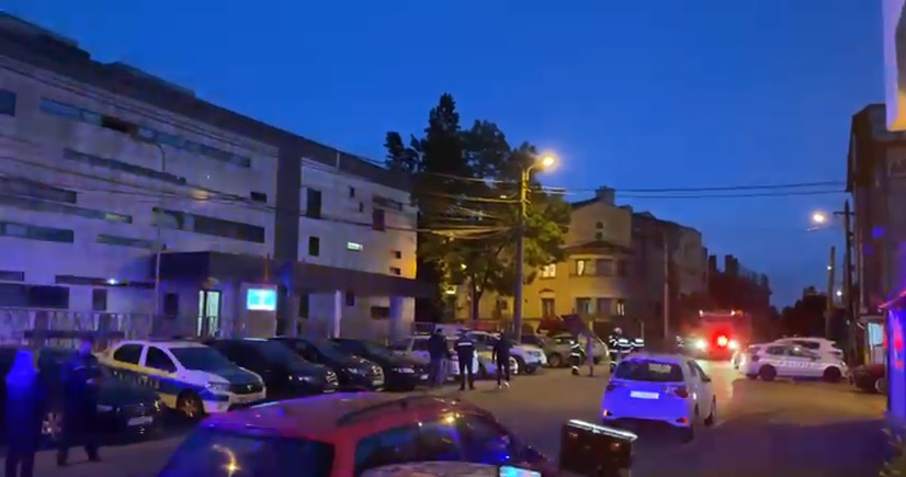 VIDEO | Alertă cu bombă la o secție de polție din București
