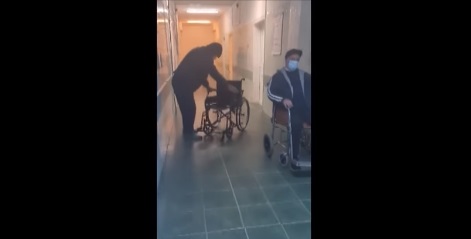 VIDEO | „Timp de 45 de minute nimeni nu m-a luat în seamă”. Şeful CJ Hunedoara s-a deghizat în pacient și a mers cu camera ascunsă la Spitalul de Urgenţe