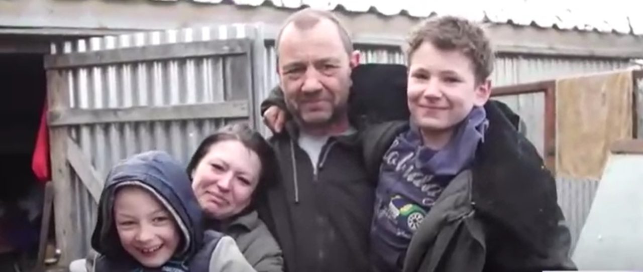 Mărturii curemurătoare ale unei familii de ucraineni terorizate de soldații ruși: „M-au scos de 4 ori afară să mă împuște, dar n-au reușit. Erau prea beți”