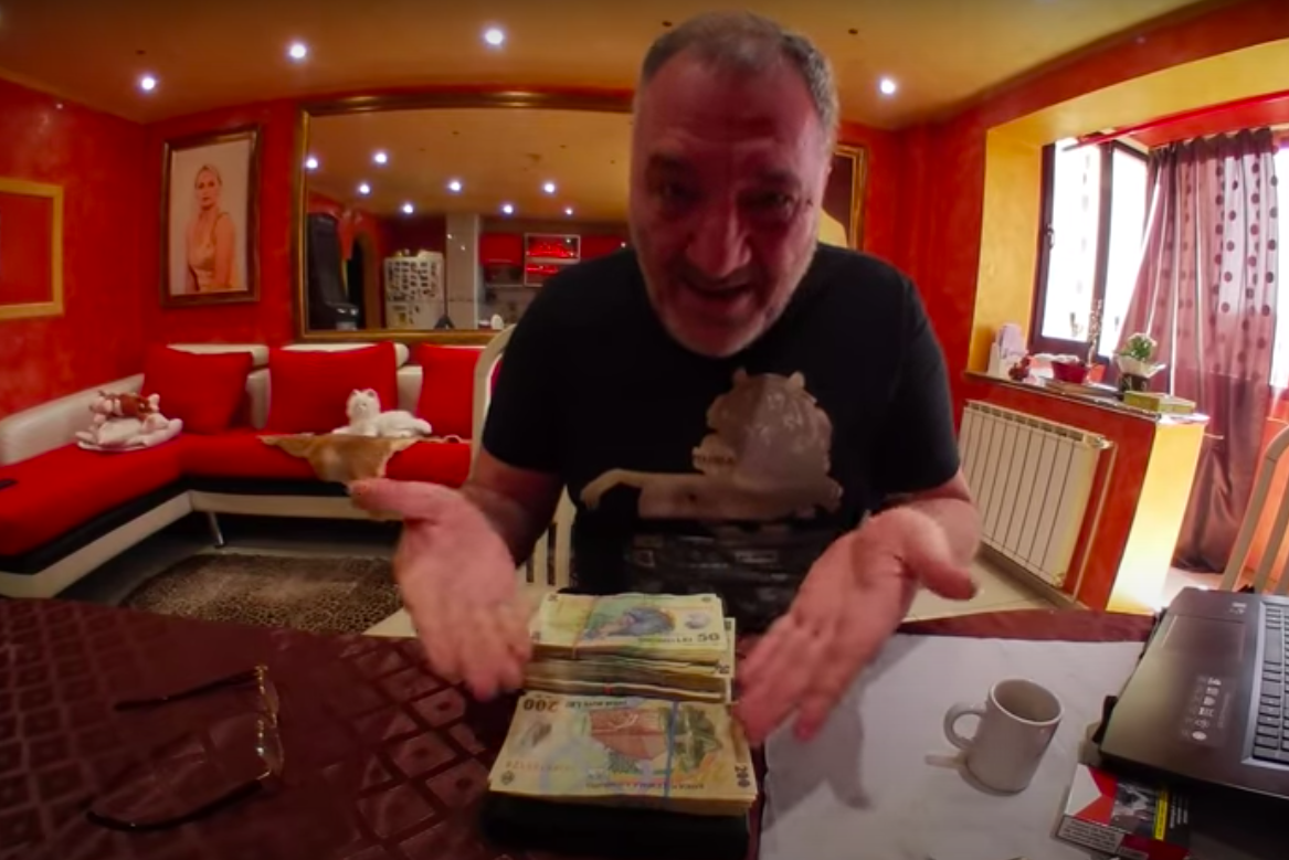 VIDEO | Interlopul Nelson Mondialul se laudă pe YouTube cu banii lui: „Numai aici am două miliarde”