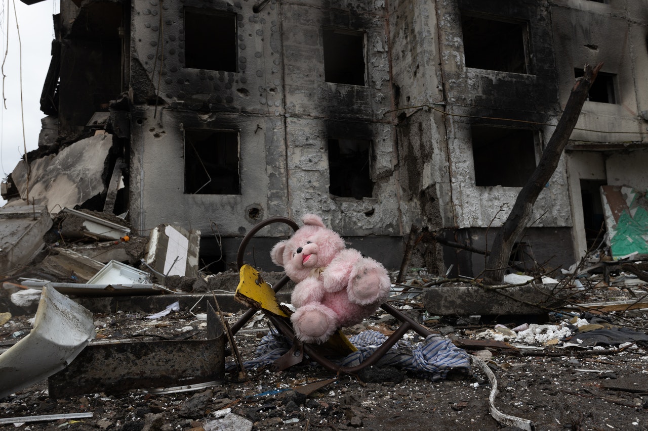 Uzina siderurgică din Mariupol suferă „cele mai grele lovituri aeriene de până acum”, afirmă un oficial ucrainean