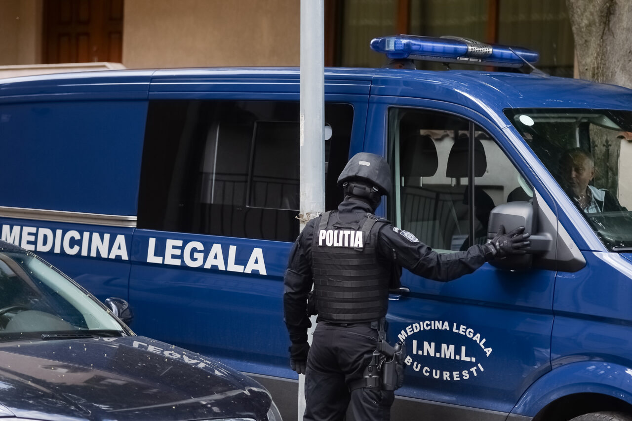 Descoperire macabră în subsolul unui bloc din Pitești: O femeie a ars de vie. Principalele piste ale polițiștilor