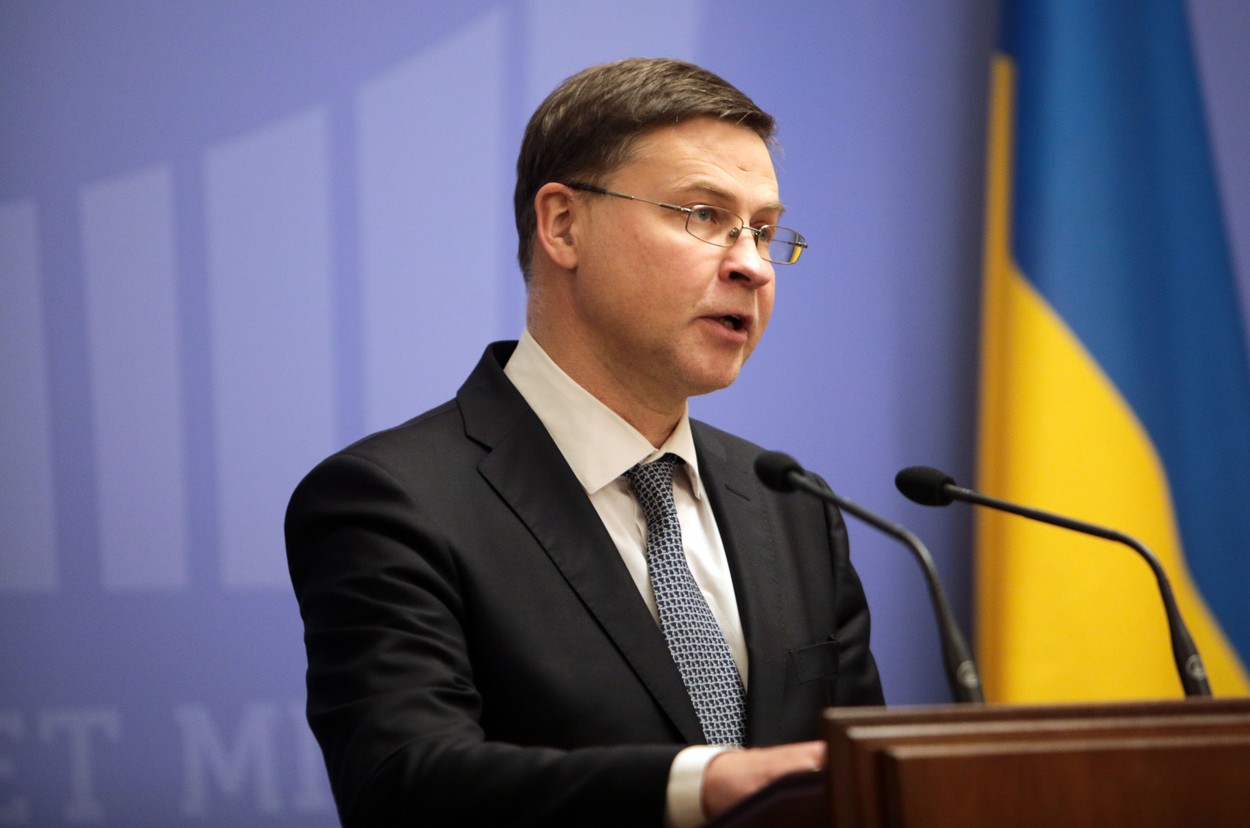 Comisar european: UE se pregătește să impună „sancțiuni inteligente” în privința importurilor de petrol din Rusia