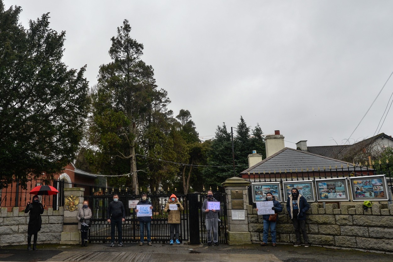 Ambasada Rusiei în Irlanda caută cu disperare combustibil, după ce niciun distribuitor nu e de acord să le livreze. Diplomații au rămas fără apă caldă și căldură