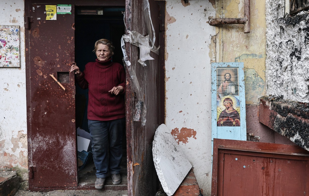 Viața în Mariupol, după trei luni de ocupație rusă. Nu există apă, gaz sau medicamente. Orașul ar urma să se numească Jdanov, în onoarea unui politician stalinist