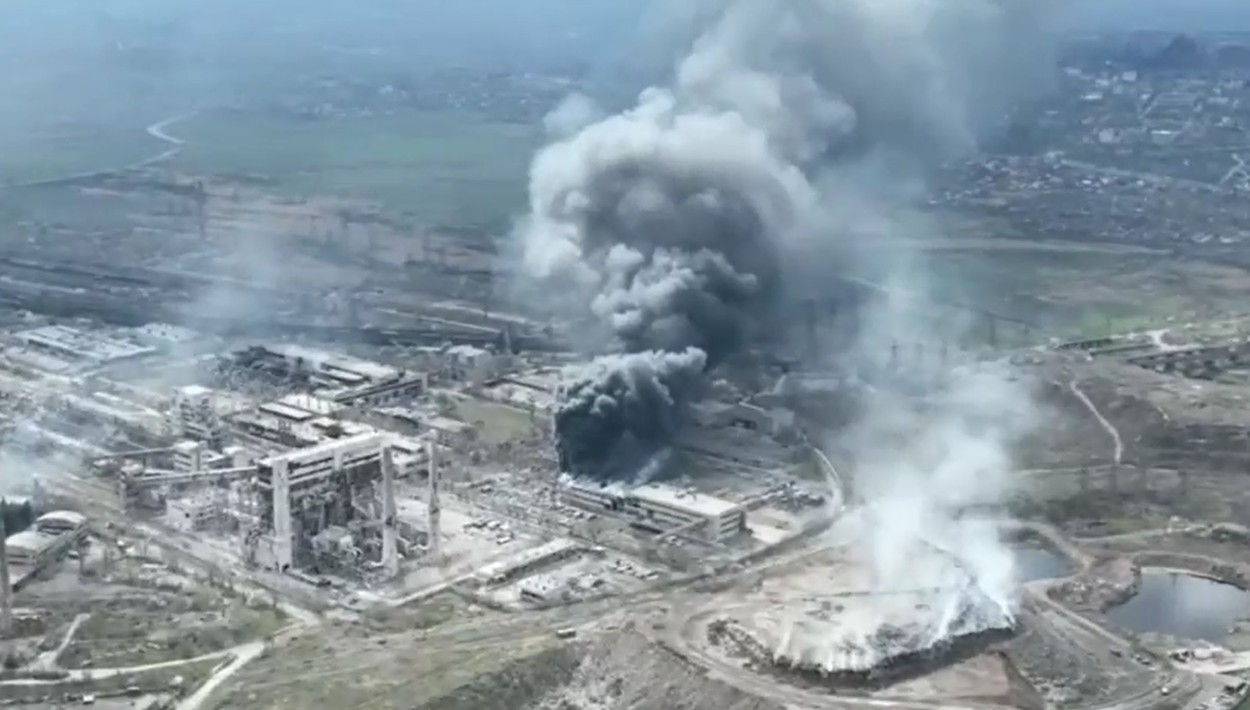 Rusia refuză să creeze un coridor umanitar pentru evacuarea civililor rămași în combinatul siderurgic Azovstal din Mariupol