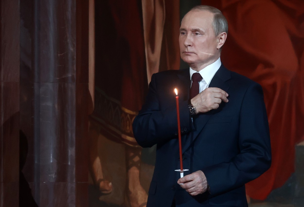 A fost sau nu Vladimir Putin la slujba de Înviere? Marile publicații demontează teoria conspirației legată de apariția președintelui rus