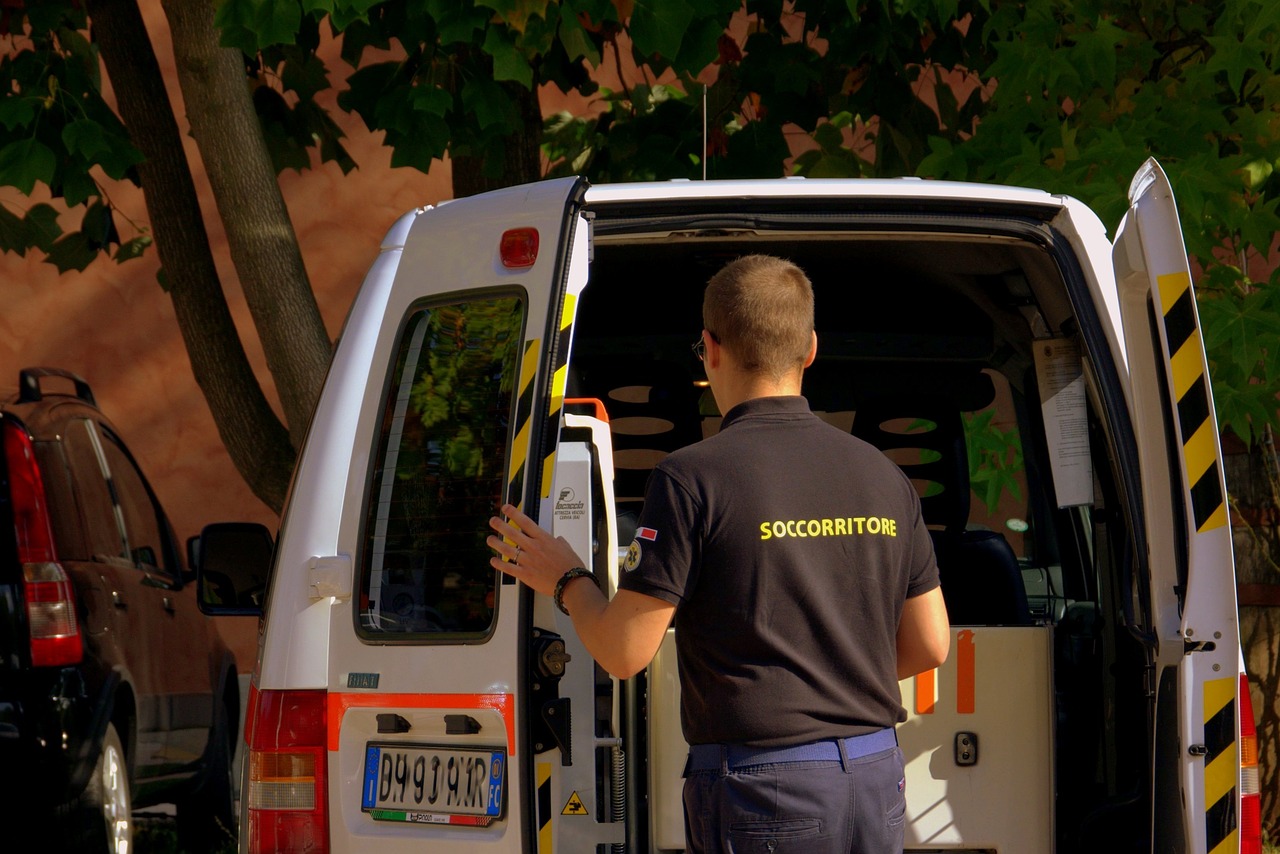 Medicii au găsit o adevărată avere în buzunarul unui pensionar italian în vârstă de 80 de ani. Bărbatul murise la spital, în urma unui atac de cord