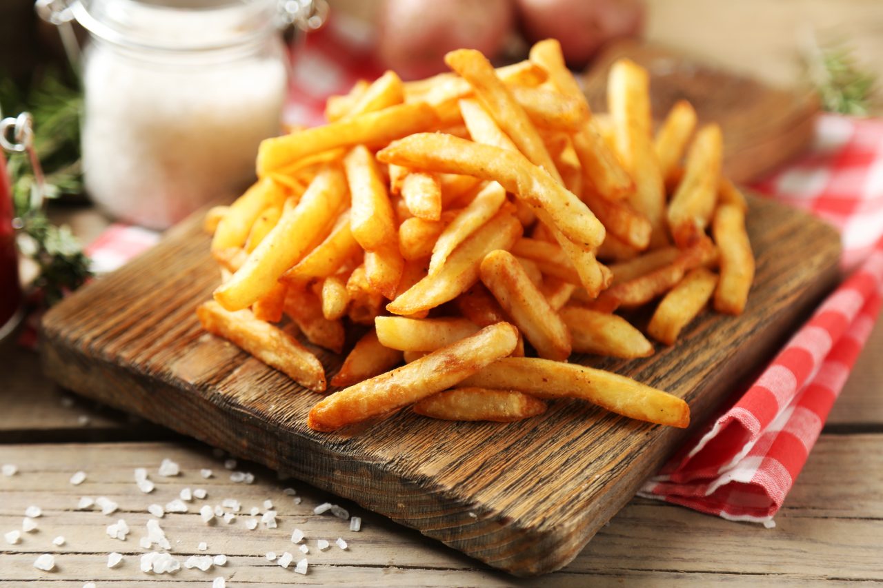 Câte calorii au cartofii prăjiți, de fapt. Cu cât te îngrași dacă mănânci o porție de 200 de grame