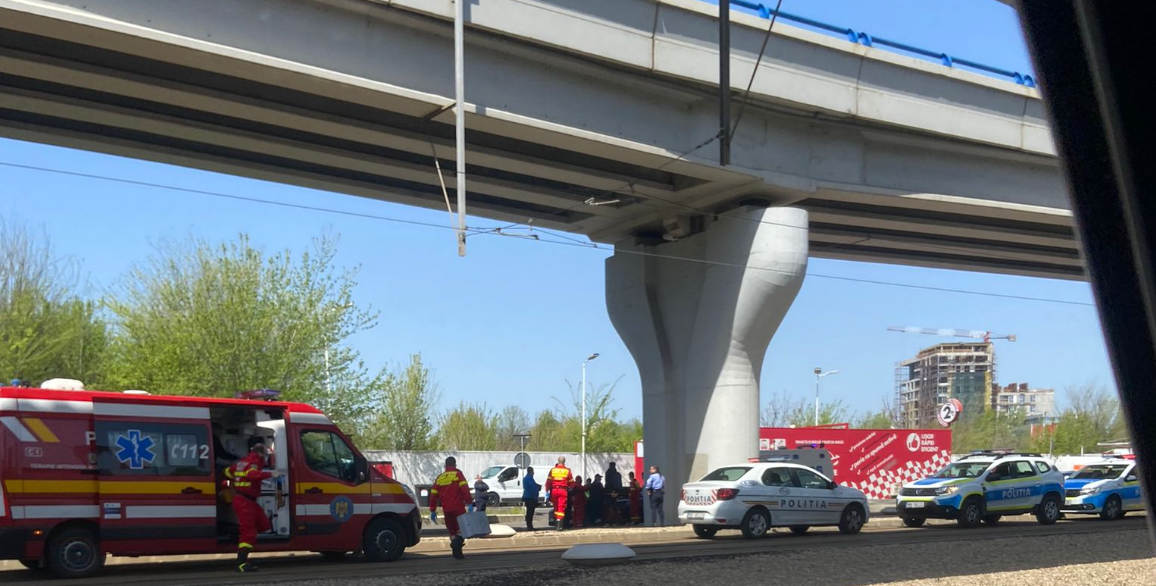 Sinucidere în Pasajul Mihai Bravu din București. Un bărbat s-a aruncat de pe balustradă