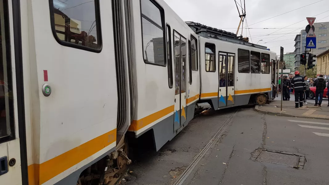 Tramvai deraiat în București. Traficul este blocat pe mai multe linii