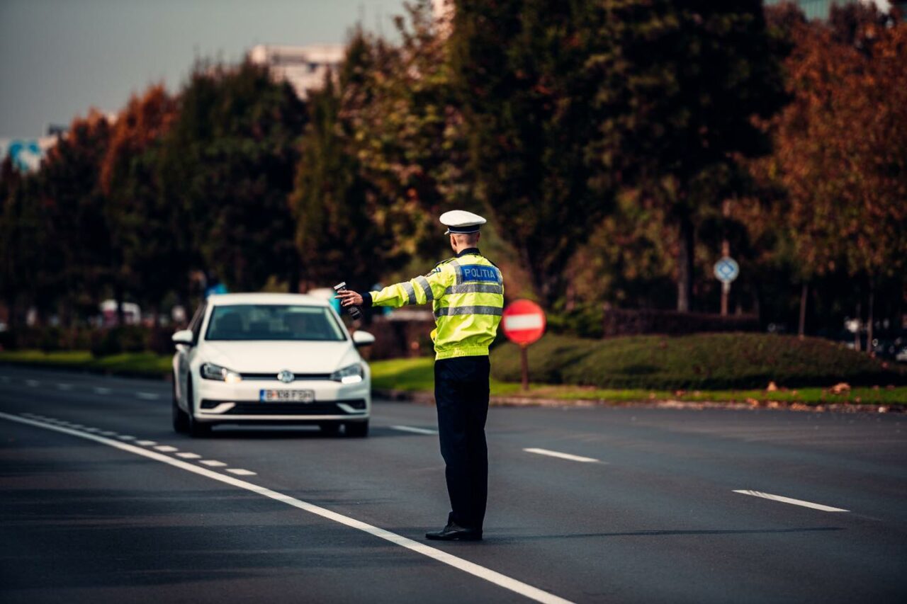 Un șofer a „reușit” performanța de a fi prins de Poliție de două ori beat criță în 24 de ore. Ce alcoolemie avea bărbatul