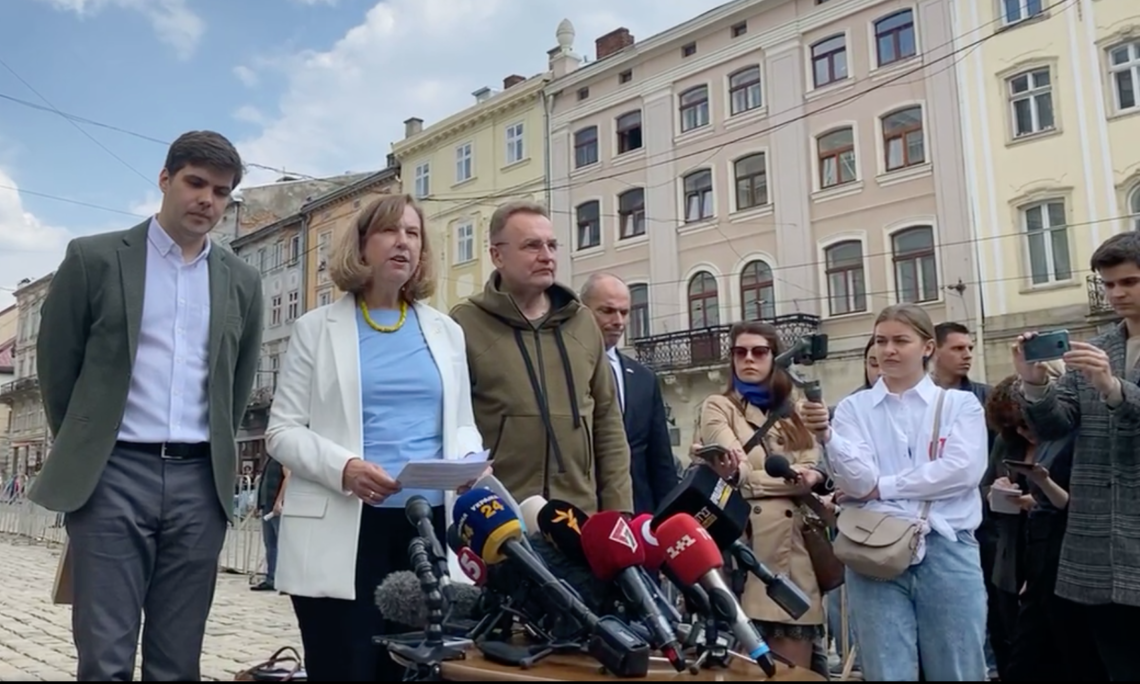 Ambasada SUA, redeschisă la Kiev. Șefa misiunii americane și-a încheiat alocuțiunea cu mesajul ucrainenilor de pe Insula Șerpilor